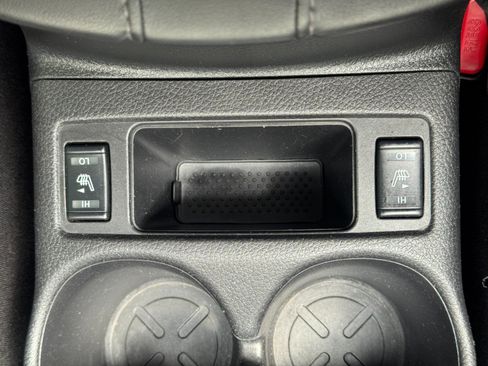 Used 2018 Nissan Rogue SL w/ Premium Package FWD image 32