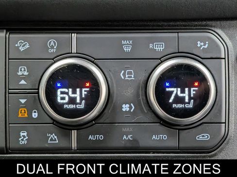 Used 2020 Land Rover Defender 110 First Edition AWD/4WD image 33