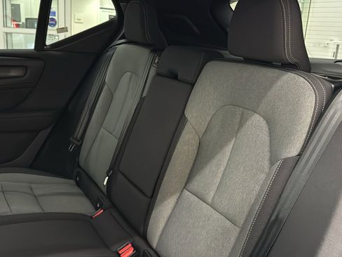 Used 2026 Volvo XC40 B5 Core w/ Climate Package AWD/4WD image 25