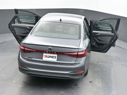 Used 2025 Volkswagen Jetta SE image 58