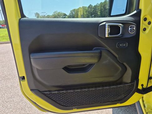 Used 2024 Jeep Wrangler Unlimited Rubicon 4xe AWD/4WD image 13