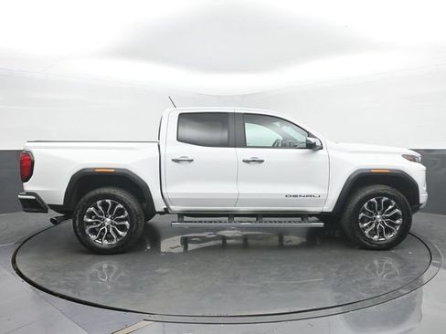 Used 2025 GMC Canyon Denali AWD/4WD image 6