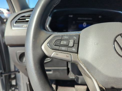 Used 2022 Volkswagen Tiguan SE image 34