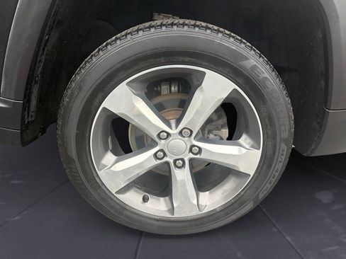 Used 2022 Jeep Grand Cherokee Limited image 8