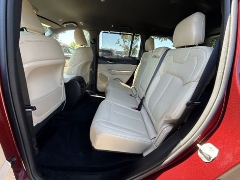 Used 2024 Jeep Grand Cherokee Limited w/ Luxury Tech Group II AWD/4WD image 25