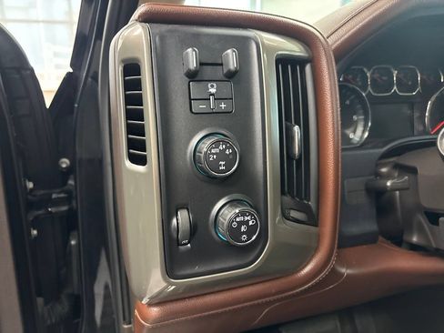 Used 2015 Chevrolet Silverado 1500 High Country w/ High Country Premium Package AWD/4WD image 17