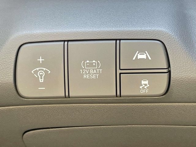 Used 2022 Hyundai Elantra Blue FWD image 18