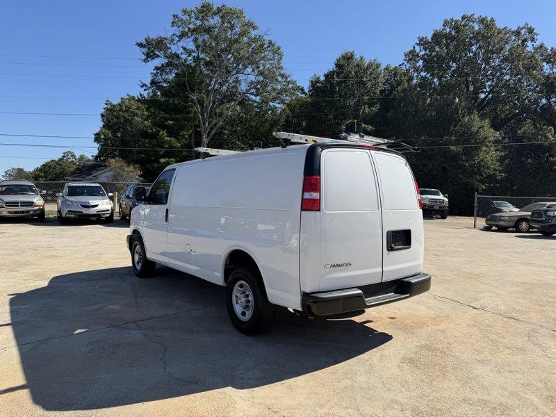 Used 2022 Chevrolet Express 3500 w/ Driver Convenience Package RWD image 3