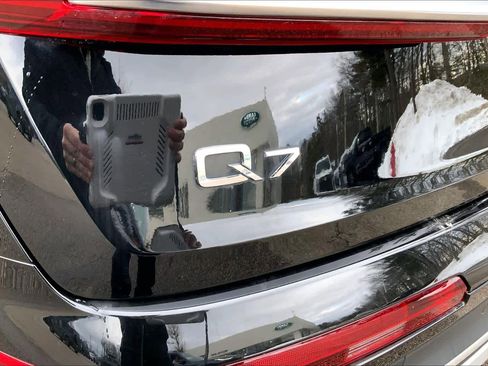 Used 2022 Audi Q7 Premium Plus image 10