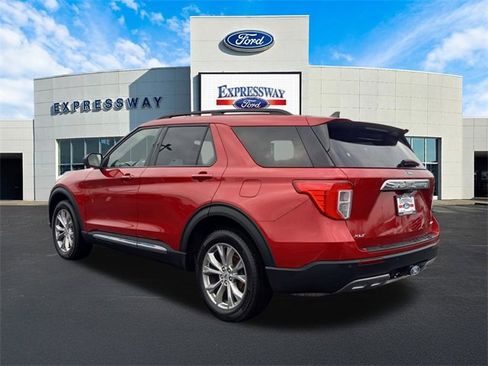 Used 2023 Ford Explorer XLT w/ Equipment Group 202A image 8