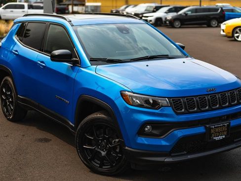 New 2025 Jeep Compass Latitude w/ Sun & Sound Group AWD/4WD image 2