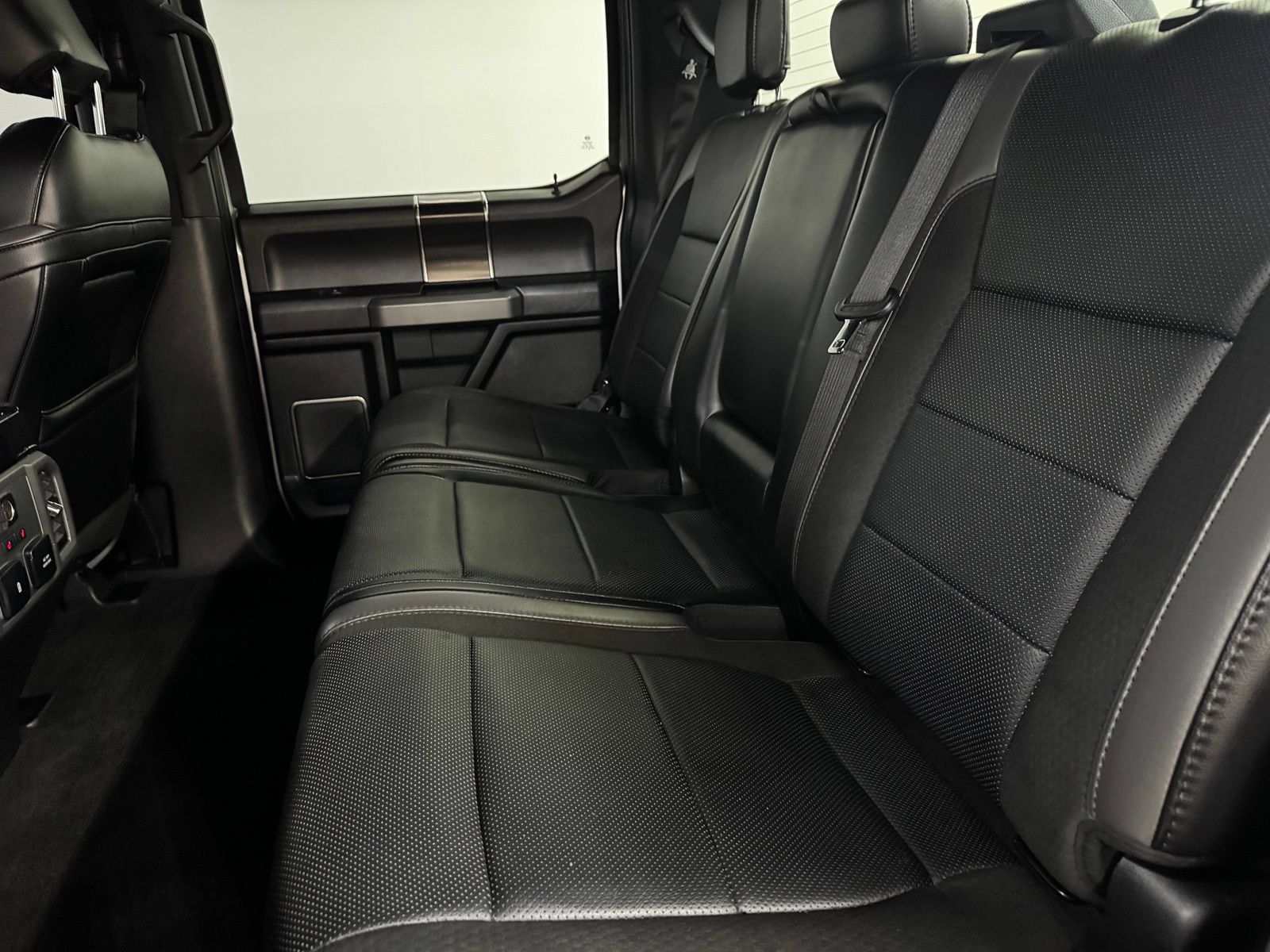 Used 2019 Ford F150 Raptor w/ Equipment Group 802A Luxury AWD/4WD image 13