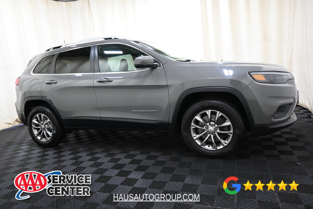 Used 2019 Jeep Cherokee Latitude Plus w/ Cold Weather Group AWD/4WD image 16