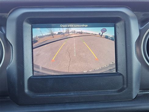 Used 2023 Jeep Wrangler Unlimited w/ Cold Weather Group image 14