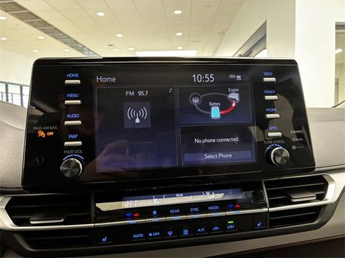 Used 2021 Toyota Sienna XLE image 18