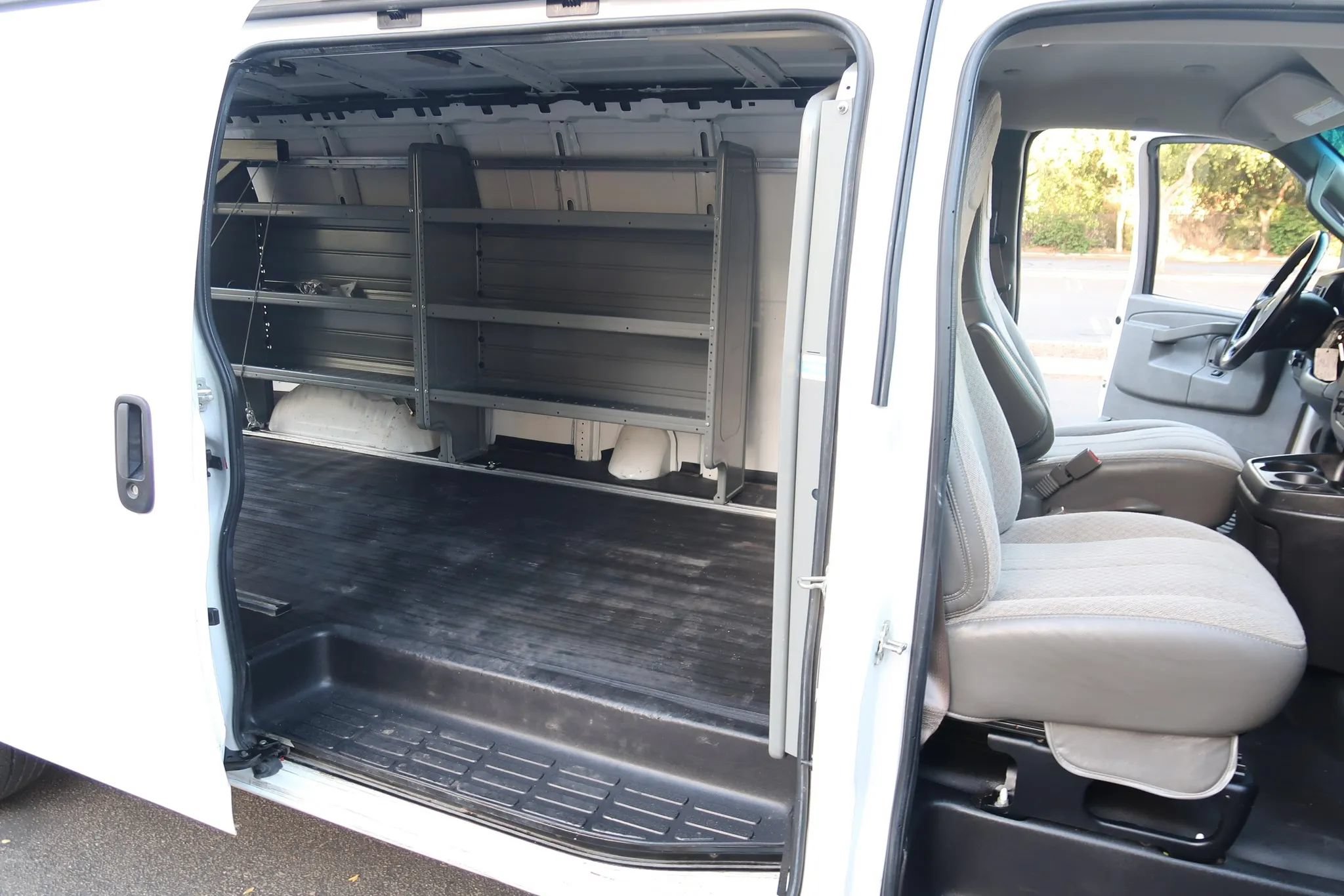 Used 2017 Chevrolet Express 2500 Extended RWD image 25