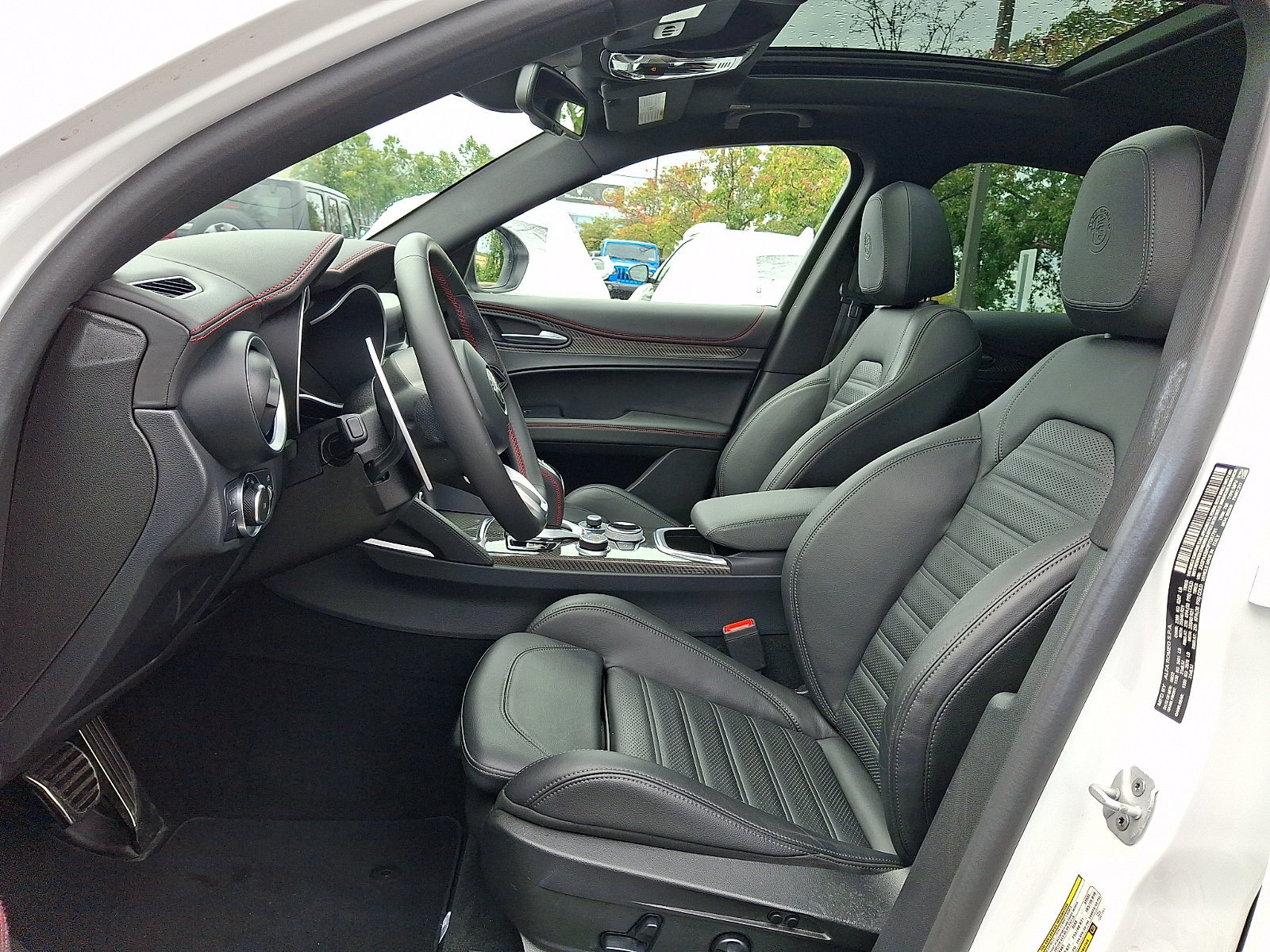 Used 2023 Alfa Romeo Stelvio Estrema AWD/4WD image 14