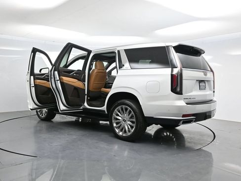 Used 2022 Cadillac Escalade Premium Luxury AWD/4WD image 54