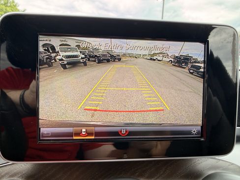 Used 2019 Mercedes-Benz GLC 300 4MATIC image 25
