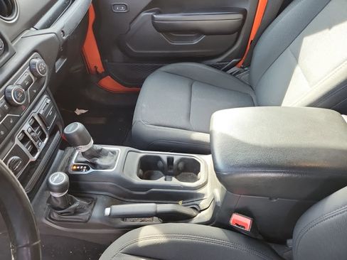 Used 2020 Jeep Gladiator Sport w/ Quick Order Package 24S image 12