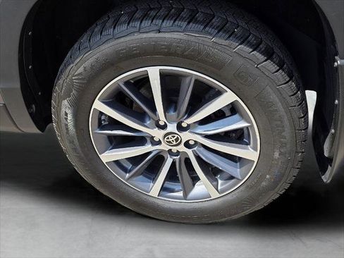 Used 2019 Toyota Highlander XLE image 11