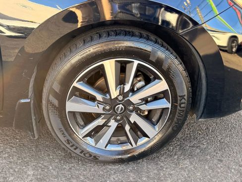 Used 2024 Nissan Versa S w/ S Plus Package image 29