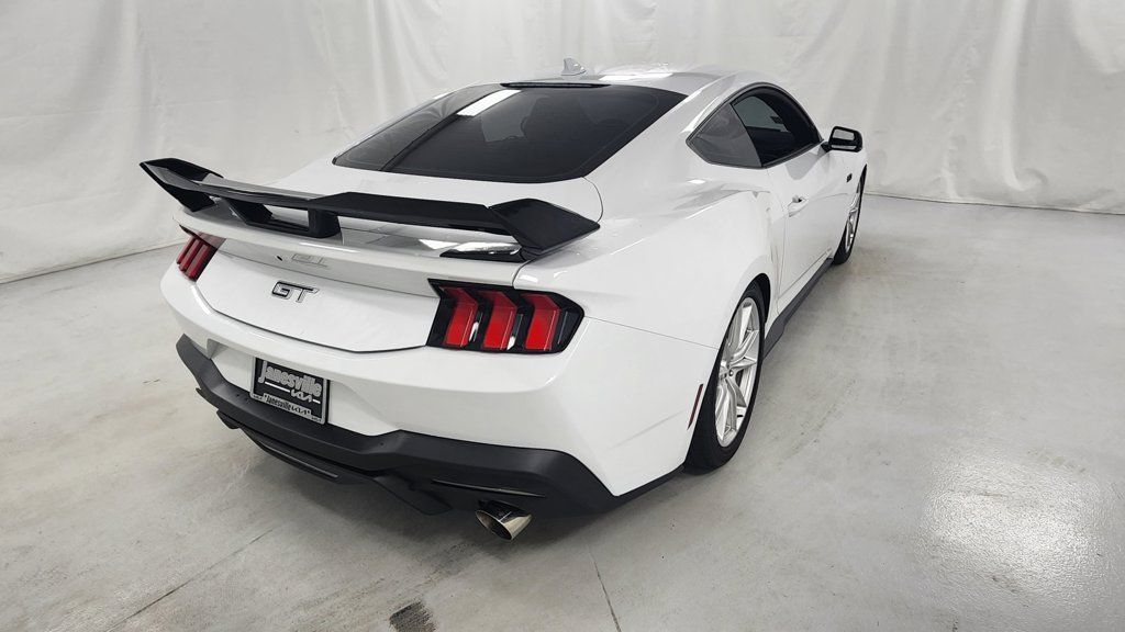 Used 2024 Ford Mustang GT Premium RWD image 3