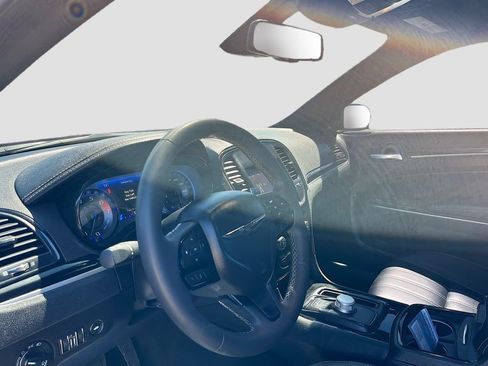 Used 2022 Chrysler 300 S RWD image 9