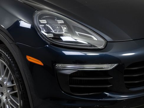 Used 2017 Porsche Cayenne S AWD/4WD image 36