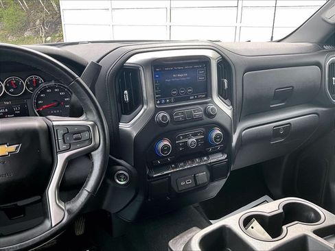 Used 2021 Chevrolet Silverado 1500 LT AWD/4WD image 18