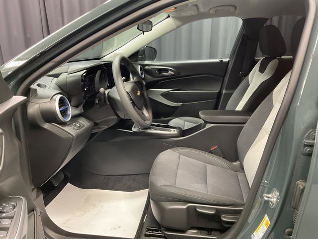 Used 2025 Chevrolet Trax LS FWD image 7