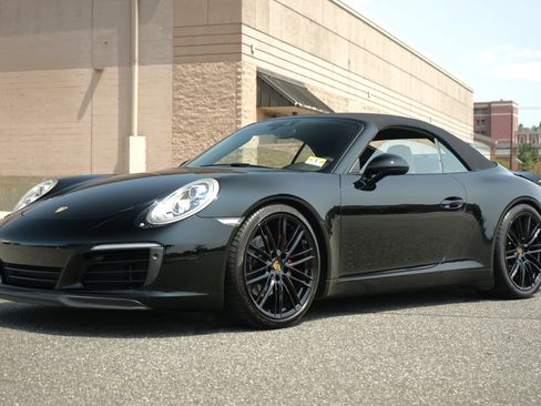 Used 2017 Porsche 911 Carrera RWD image 3