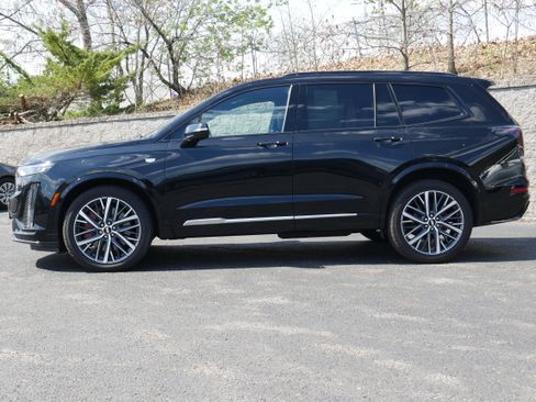 Certified 2024 Cadillac XT6 Sport w/ Technology Package AWD/4WD image 3