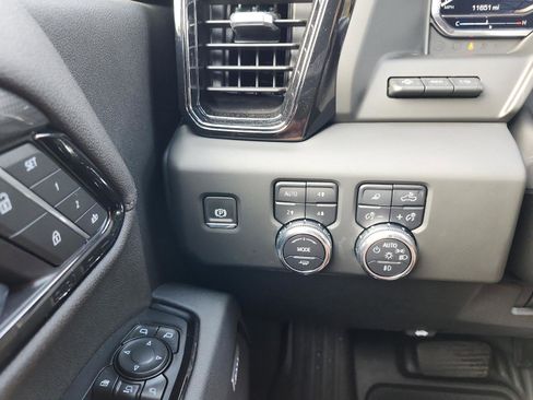 Used 2025 GMC Sierra 2500 AT4 w/ AT4 Premium Plus Package image 25