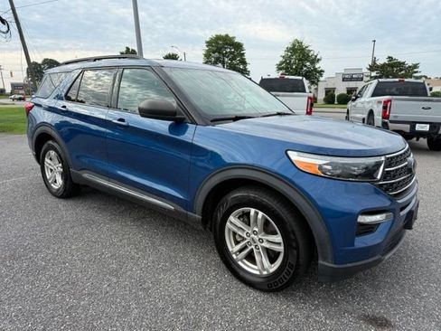 Used 2020 Ford Explorer XLT w/ Equipment Group 202A AWD/4WD image 4