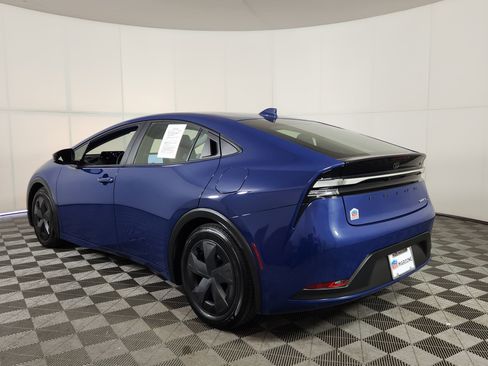 Used 2025 Toyota Prius Plug-In Hybrid image 4