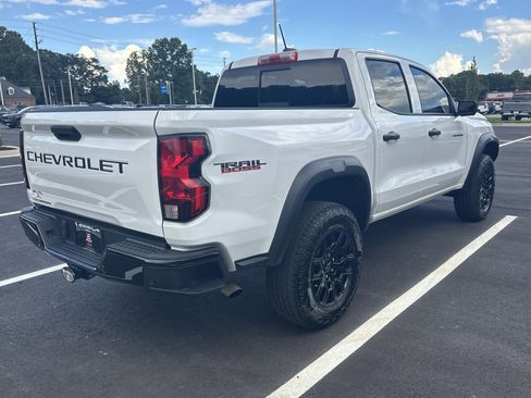 Used 2024 Chevrolet Colorado Trail Boss w/ Technology Package AWD/4WD image 8