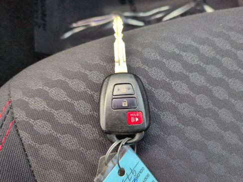 Used 2020 Toyota Tacoma SR5 RWD image 25