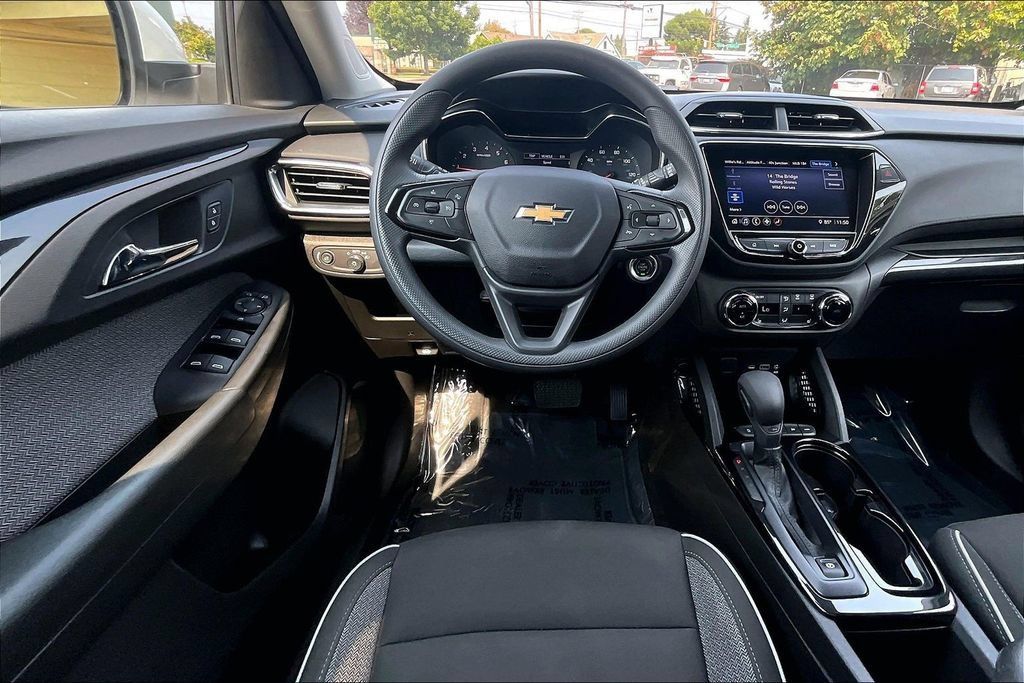 Used 2021 Chevrolet TrailBlazer LT w/ Convenience Package AWD/4WD image 7