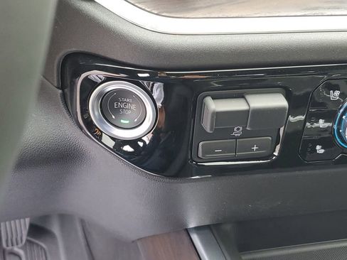 New 2025 GMC Sierra 2500 SLT w/ SLT Premium Package image 27