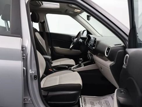 Used 2025 Hyundai Venue SEL FWD image 17