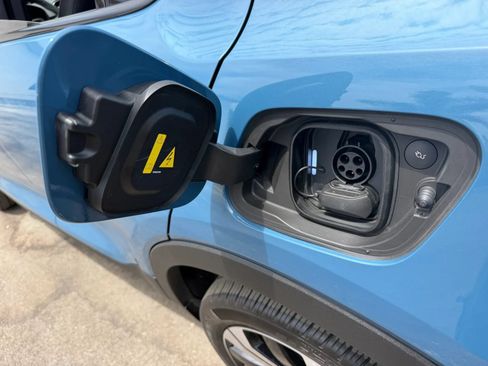 Used 2023 Volvo C40 P8 Recharge Plus w/ Protection Package Premier AWD/4WD image 36