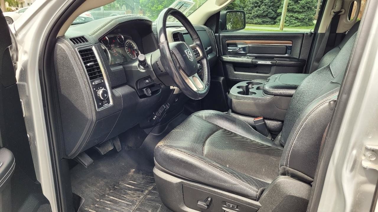 Used 2017 RAM 1500 Laramie AWD/4WD image 12