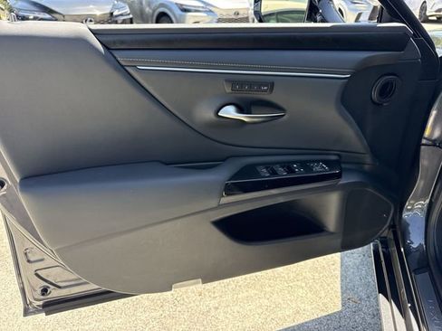 Used 2025 Lexus ES 350 w/ Premium Package FWD image 13