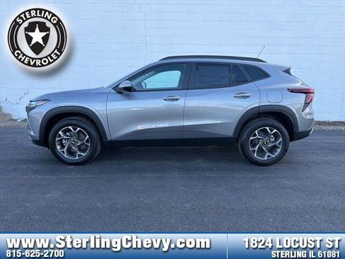 New 2026 Chevrolet Trax LT w/ LT Convenience Package FWD image 2