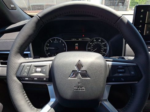 New 2026 Mitsubishi Outlander LE AWD/4WD image 18