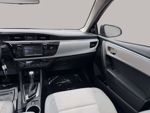 Used 2015 Toyota Corolla LE image 22