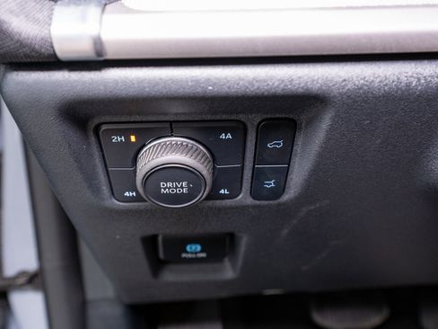 Used 2025 Ford Expedition Active AWD/4WD image 32