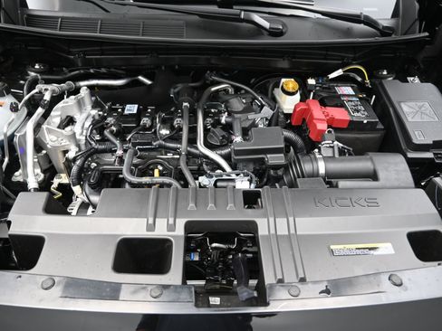 Used 2025 Nissan Kicks SR image 17