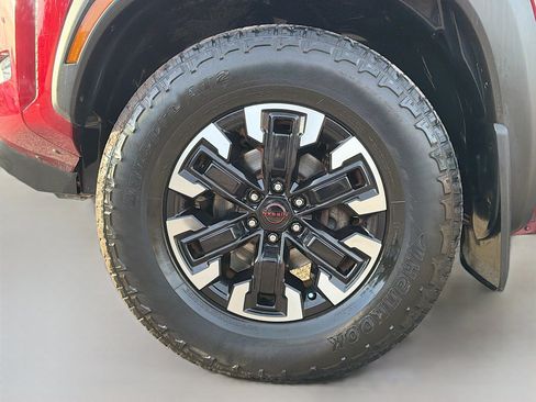 Used 2022 Nissan Frontier PRO-4X w/ Technology Package image 39